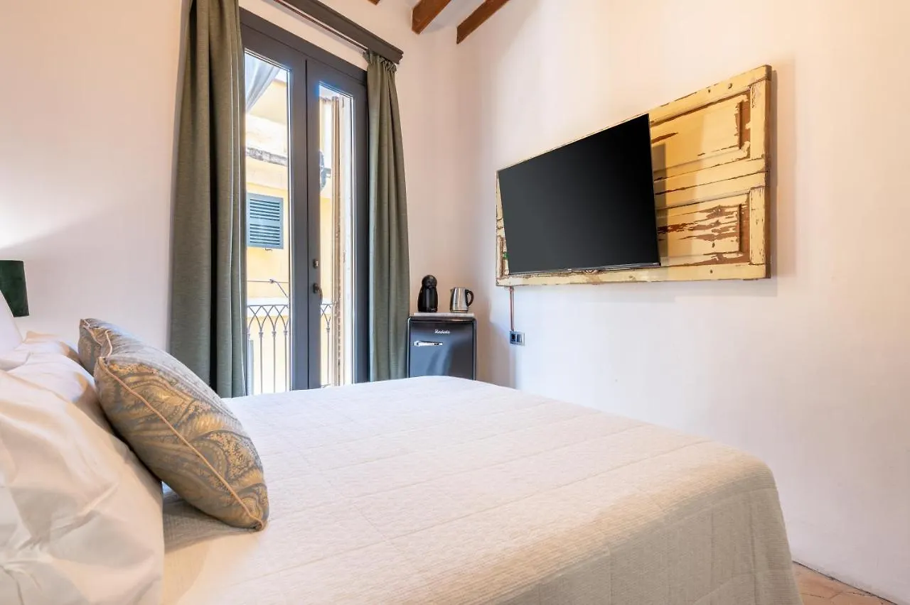 Dog Admiral - Urban Guest House Palma de Mallorca Homestay