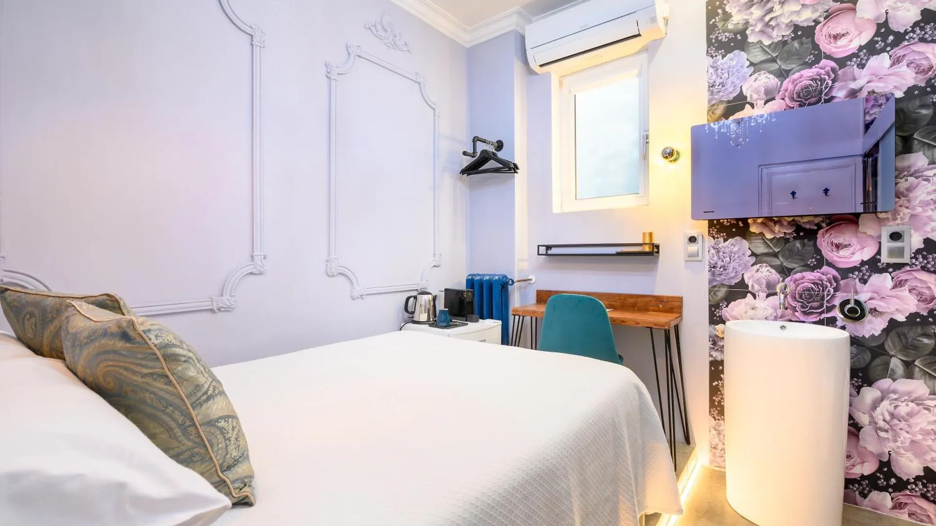 Dog Admiral - Urban Guest House Palma de Mallorca Spain