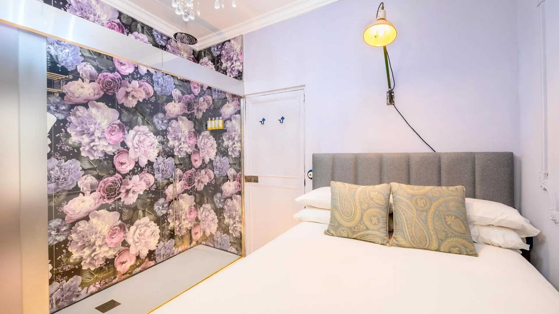 Dog Admiral - Urban Guest House Palma de Mallorca Homestay